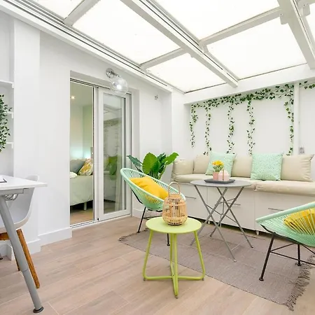 -malagasunapts-citycentre Private Patio Apartment *