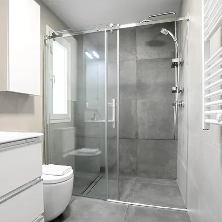 -malagasunapts-citycentre Private Patio Apartment *